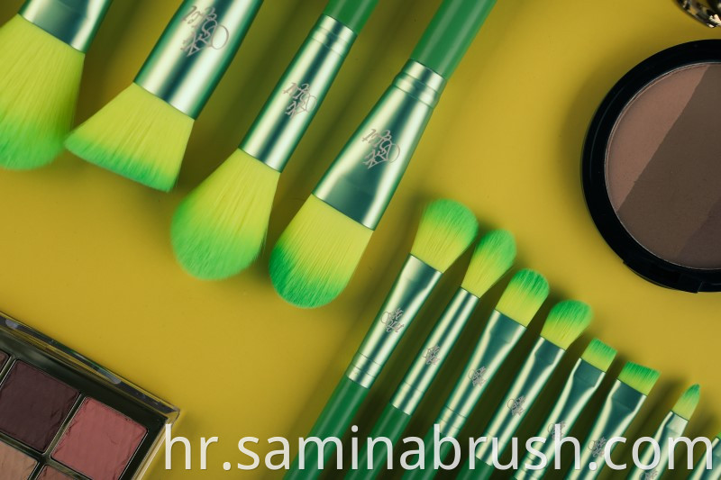 Makeup Brush 1340 Details